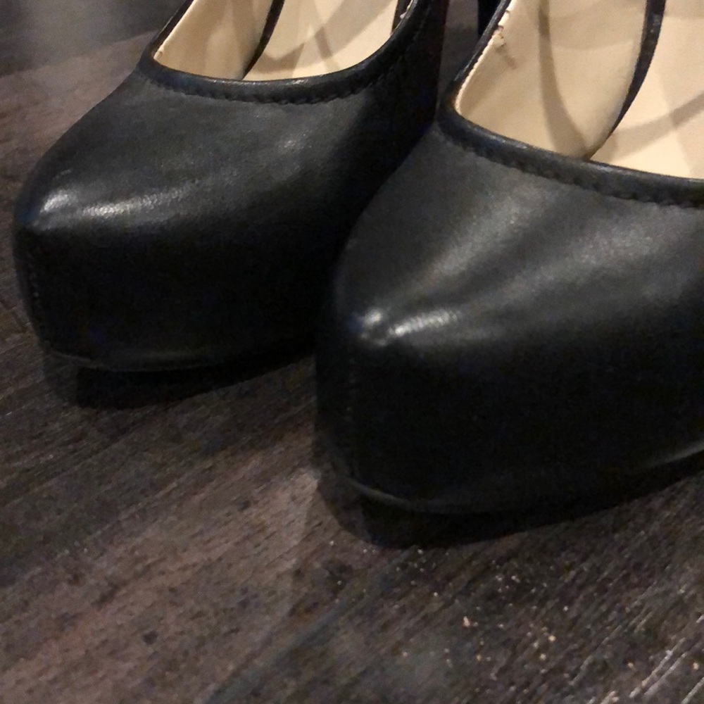 Black heels - Picture 6 of 7